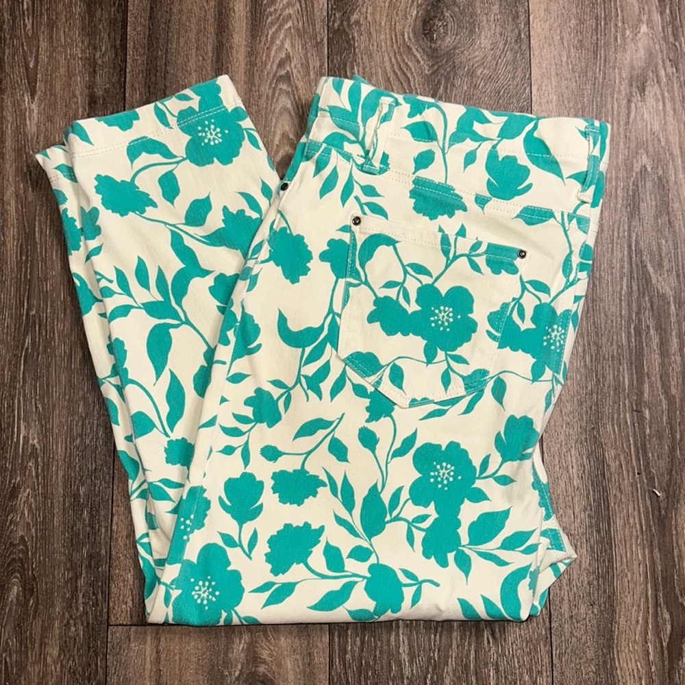 Green floral capris